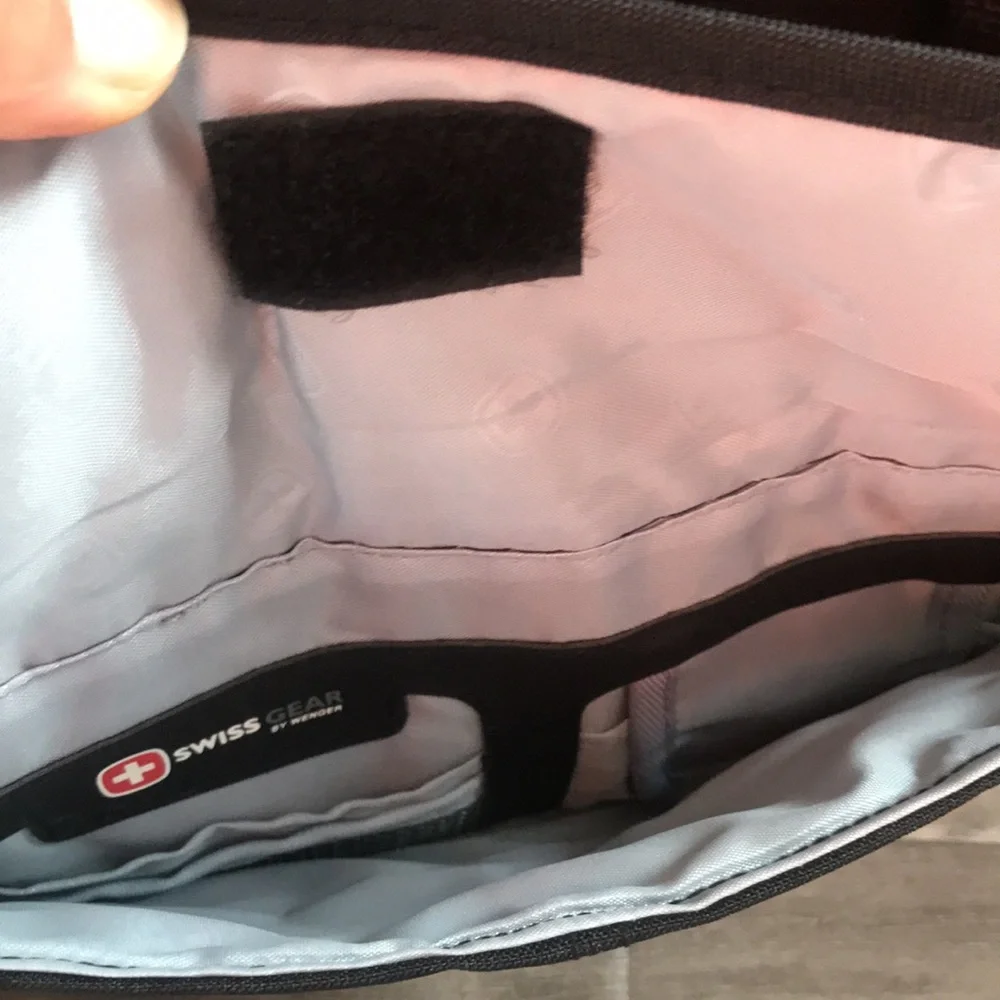 Swiss Gear by Wenger computer and Tablet crossbody bag.